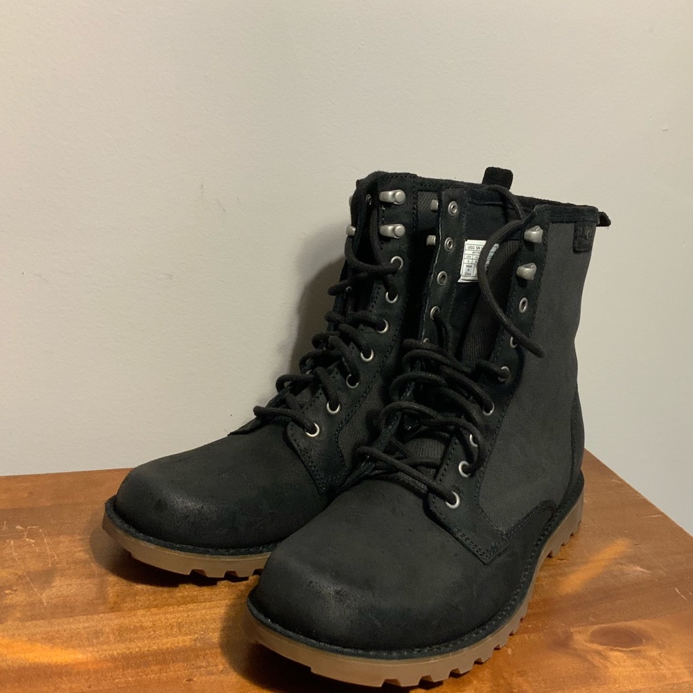 New Without Box UGG Boots Men’s Size 8